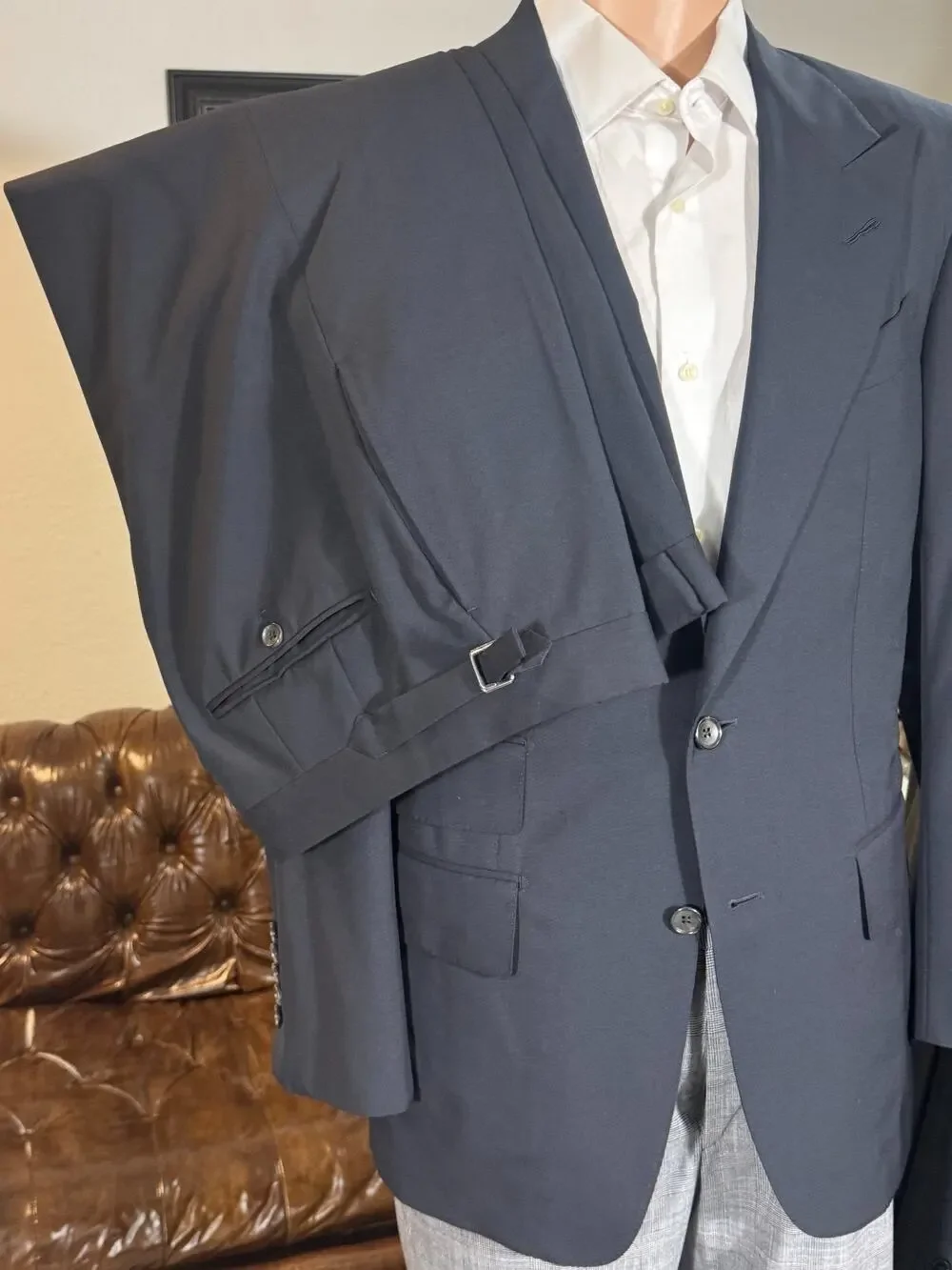 Tom Ford Navy Blue Wool Peak Lapel 2 Pc Suit 48R 38R US Wool 35x30 Trousers